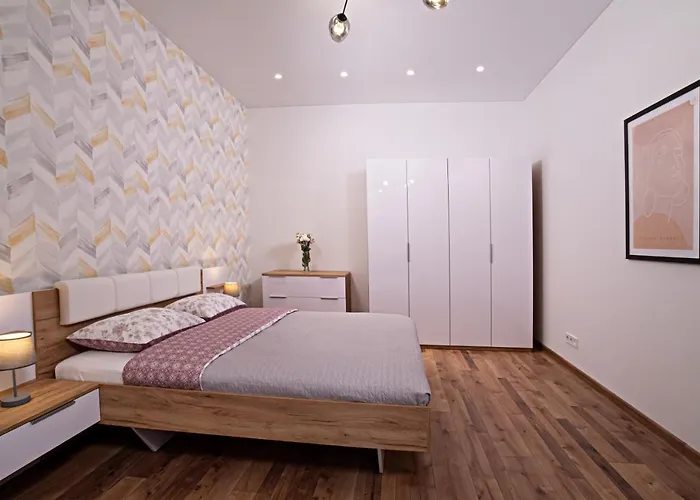 Arcadia Hills Apartment
